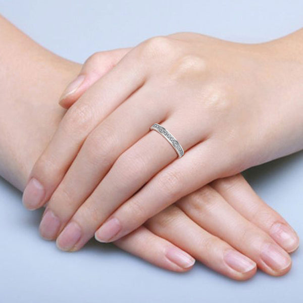 Ladies Wedding Ring with 0.33ct of Pave Diamonds